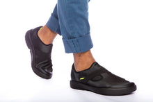 Load image into Gallery viewer, Men's OOmg Fibre Low Shoe - Black & Gray